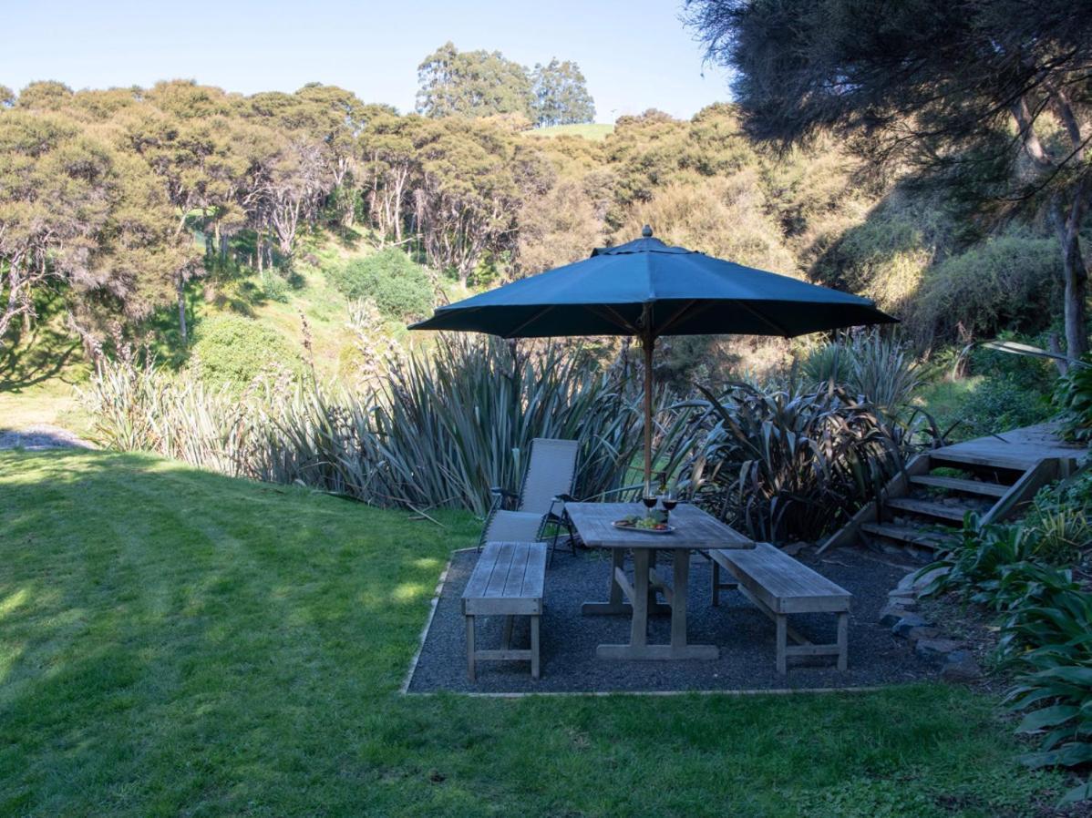 Kotare Point Paradise - Akaroa Holiday Home Luaran gambar