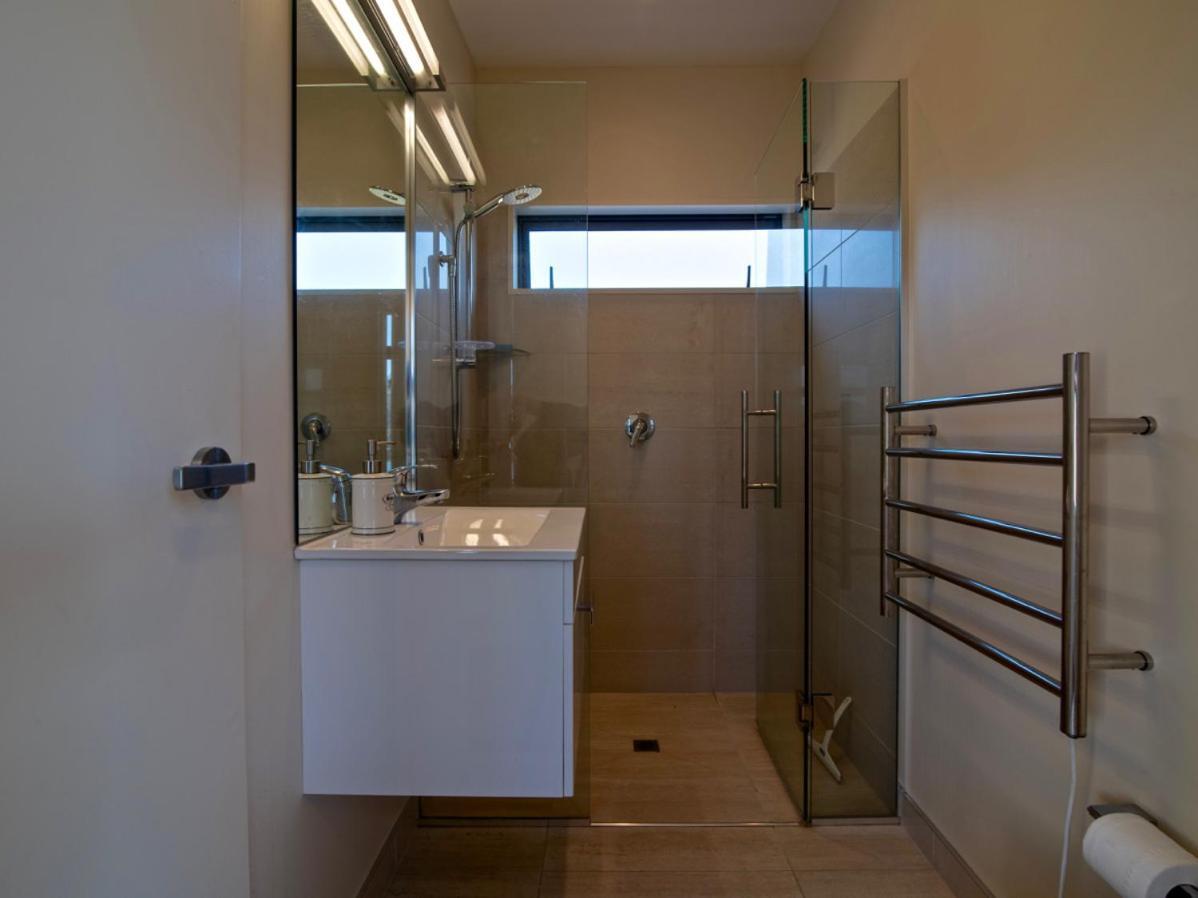 Kotare Point Paradise - Akaroa Holiday Home Luaran gambar