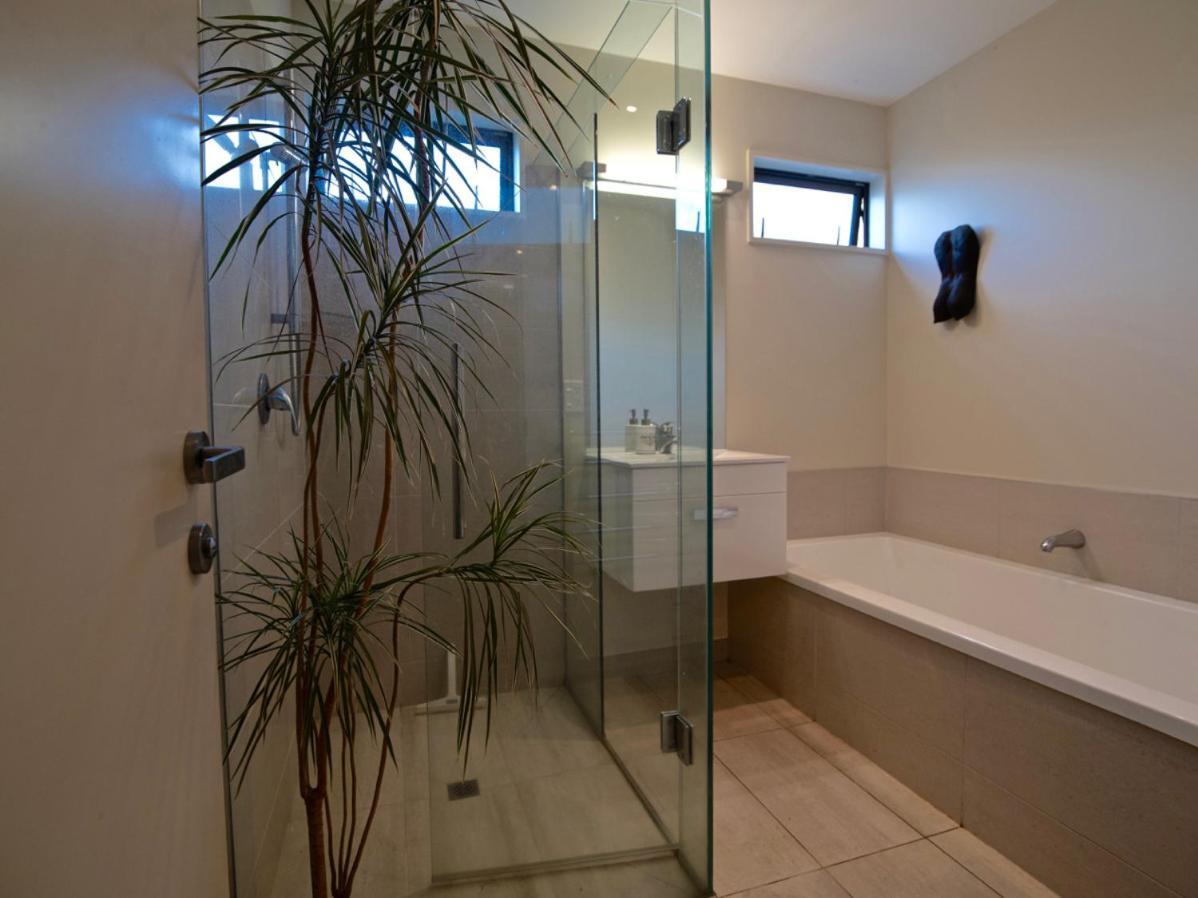 Kotare Point Paradise - Akaroa Holiday Home Luaran gambar